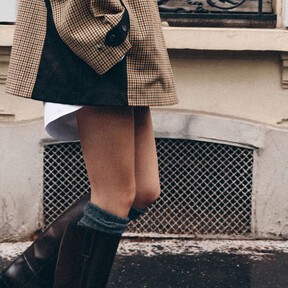 Zara tiene las botas altas ideales para este otoño 2026: de serraje con hebilla metálica y tacón sensato 