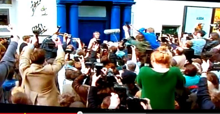 La pequeña historia detrás de la pequeña puerta azul de Notting Hill