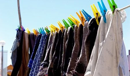 Utilice toallitas atrapacolor y ahorre en desteñidos