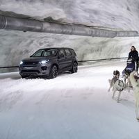 ¿Quién va más rápido? 240 caballos jalando un Land Rover Discovery o 6 perros en trineo?