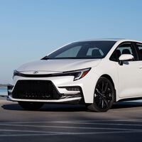 Toyota se ríe del auto eléctrico. Aún no confía en él y sus ventas la respaldan: vuelve a ser la marca de autos más vendida en el mundo, por quinto año consecutivo 