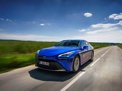 Esta es la autonomía que puede ofrecer un coche con pila de combustible de hidrógeno 