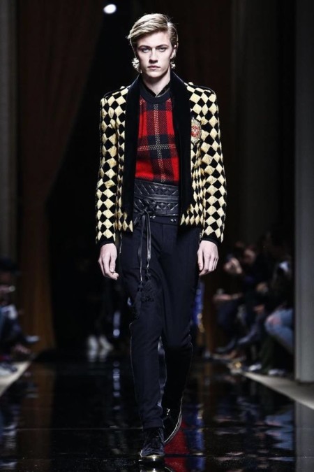 EL #BalmainArmy conquista París con una lujosa colección para este invierno