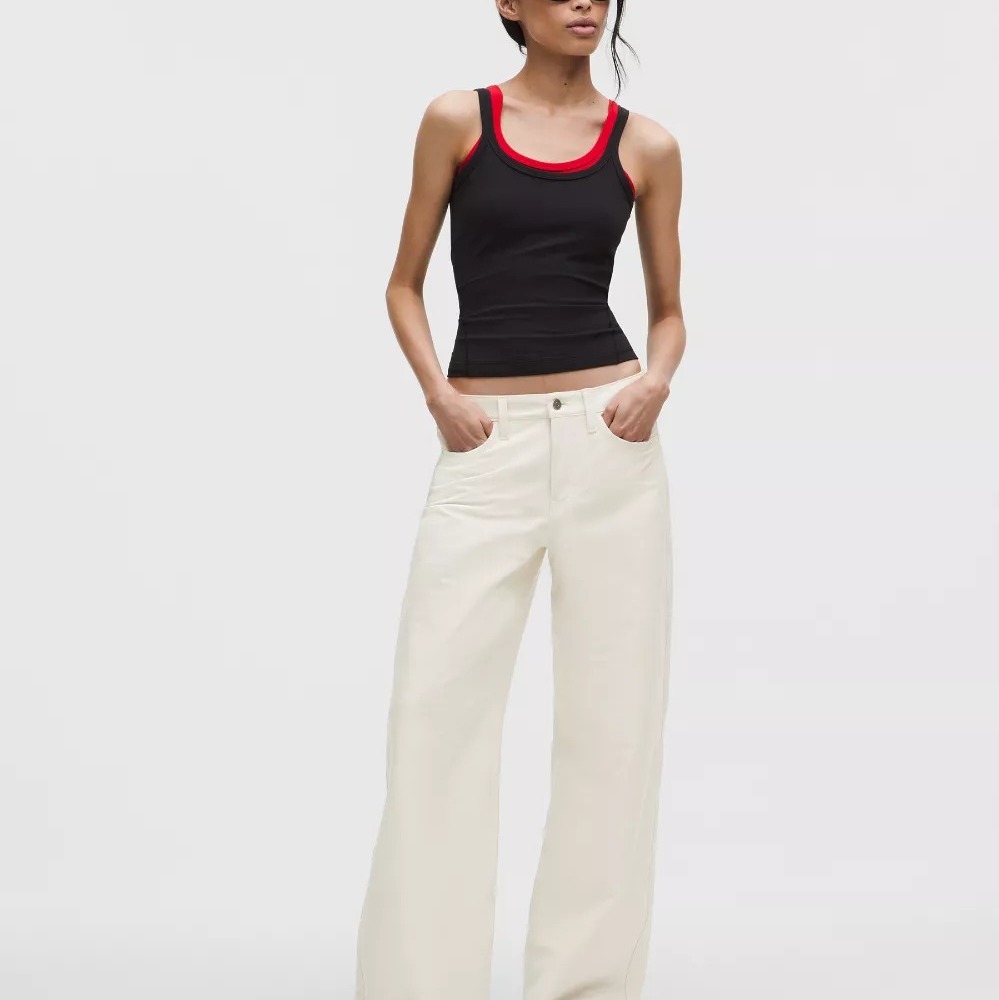 Pantalón de corte clásico, talle bajo y pernera ancha EasyFive
Largo estándar