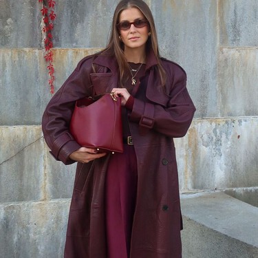 Adolfo Domínguez firma el bolso shopper de piel no piel por el que preguntarán todas en la oficina y está rebajado en El corte Inglés