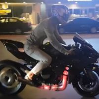 El último vídeo viral de Kenan Sofuoglu, una exhibición espectacular que no debes imitar