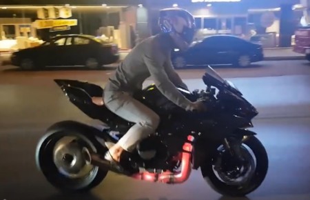 El último vídeo viral de Kenan Sofuoglu, una exhibición espectacular que no debes imitar