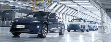 Abaratar las baterías era la solución para reducir el precio del coche eléctrico. La nueva de NIO es más cara que un Tesla Model 3