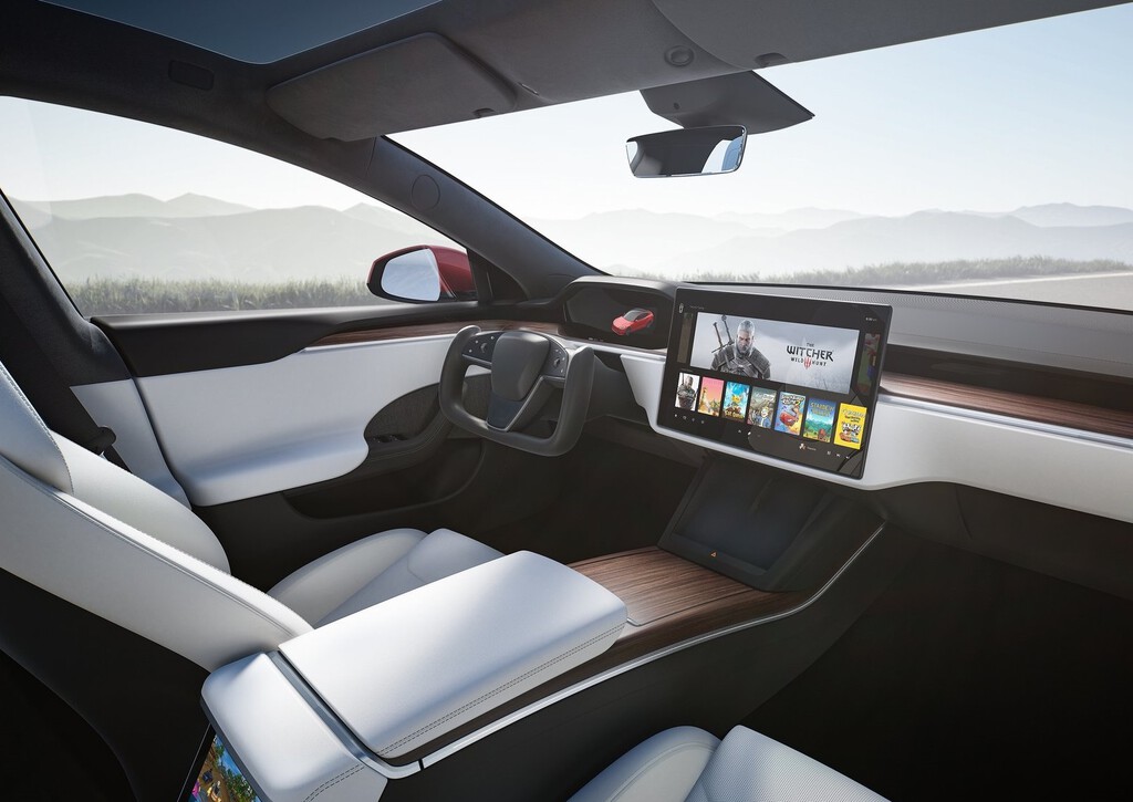 El futuro económico de Tesla pasa por la conducción autónoma. De momento todo son problemas