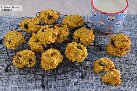 Galletas de avena y frutos secos sin azúcar. Receta saludable