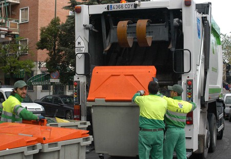Gal Garbage Containers 1