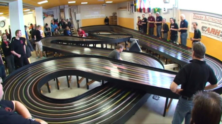 Y esto es un campeonato de slot a velocidad hiperabsurda, en vídeo