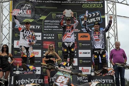 Podium MX2
