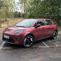 Es eléctrico, es chino y lo hace (casi) todo bien. He probado el GAC AION UT y se parece mucho a los coches que necesitamos