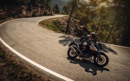La esperada KTM 390 Adventure llega con 44 CV y un concepto trail ligero y accesible