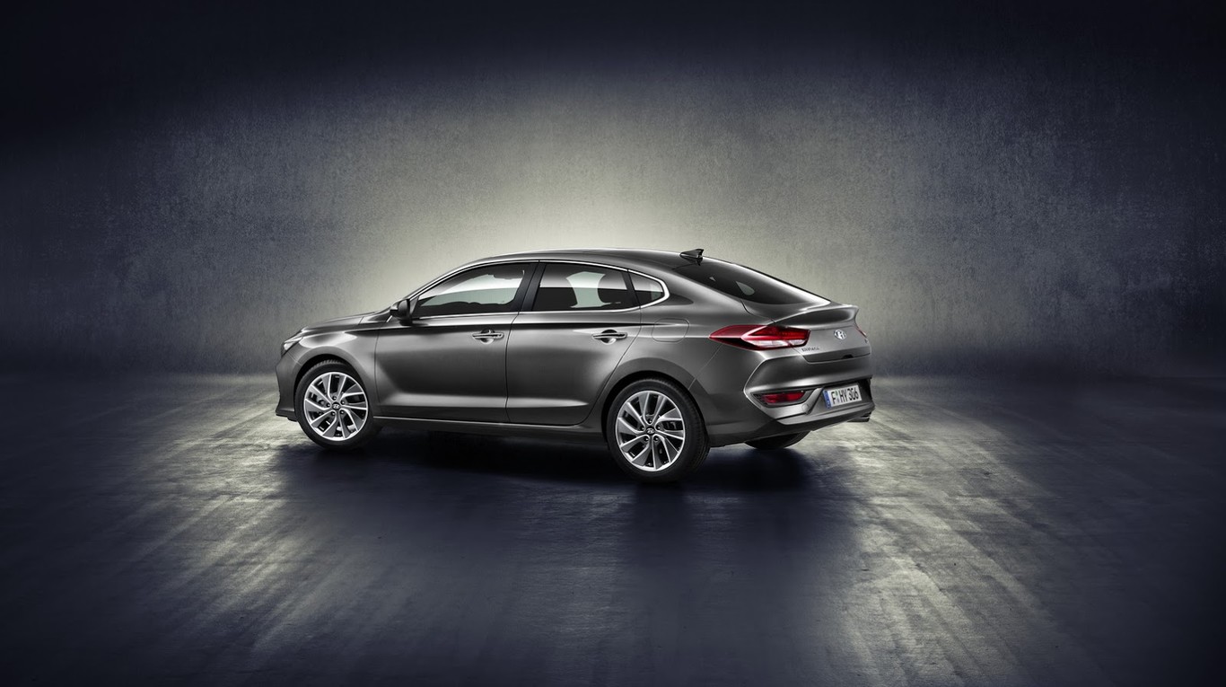 El Hyundai i30 Fastback quiere ser el Panamera del pueblo