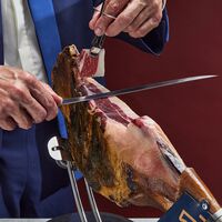 El Corte Inglés rebaja hoy, 20 de mayo, la paleta de bellota 100% ibérica Cinco Jotas que te hará olvidar los jamones
