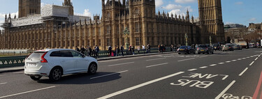 "Habrá consecuencias". Reino Unido quiere obligar a que las marcas vendan más coches eléctricos aunque nadie los compre. Stellantis amenaza con cerrar sus fábricas si no hay ayudas