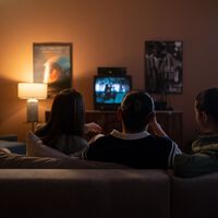 Los psicólogos coinciden: ver películas o series que ya hemos visto no es un signo de mala memoria, es por la búsqueda del bienestar 