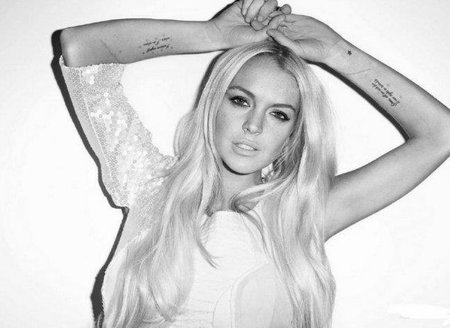 Menudo disgusto tiene Lindsay Lohan, le han mangado el bolso con 10.000$