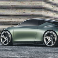 Genesis Mint Concept, un coche eléctrico urbano sin maletero y con 7 pantallas en el volante