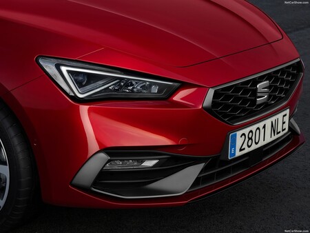 SEAT León faro