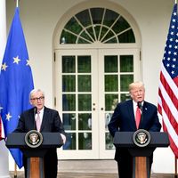 Trump se impacienta con la 'lentitud europea' y vuelve a amenazar con aranceles del 25 % a los coches europeos