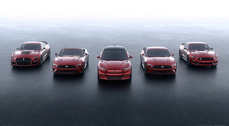 El Ford Mustang Mach E no lo es todo, ya analizan toda una gama de productos inspirada en el Mustang