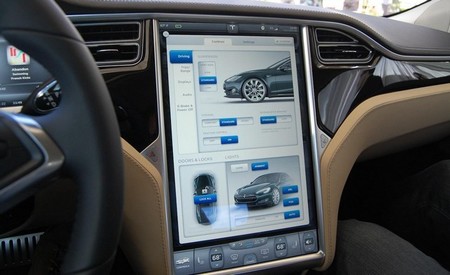 tesla_model_s_hackeado-2.jpg