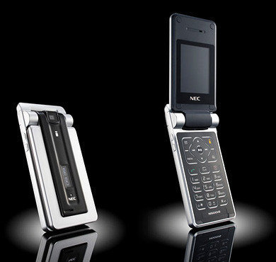 Nec N500is, más delgado que el Motorola V3