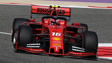 La Fórmula 1 da un giro de 180º en Baréin: Ferrari domina con medio segundo de ventaja sobre Mercedes