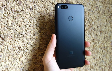 Primeros rumores del Xiaomi Mi 6X: pantalla 18:9, doble cámara en vertical y lector de huellas trasero