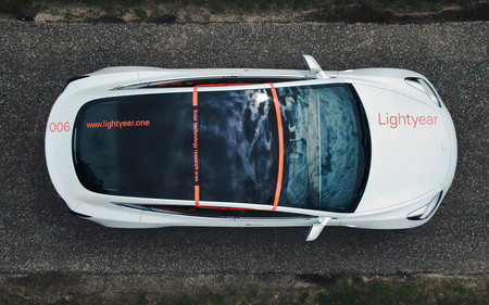 Lightyear está probando su techo solar para coches eléctricos... ¡en un Tesla Model 3!