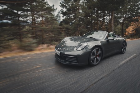 Probamos el Porsche 911 Carrera 4S Cabriolet: el descapotable de 450 CV que hará que te olvides del coupé