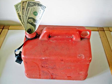 Los precios de la gasolina y del gasoil suben hasta el infinito y más allá