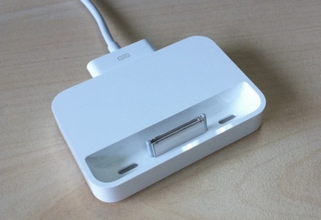 Phil Schiller confirma en un correo que Apple no venderá una base dock para el iPhone 5