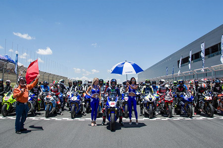 Maverick Viñales cambia las vacaciones por probar el asfalto del Circuito de Kyalami