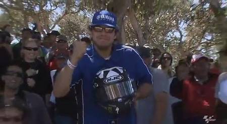 MotoGP Estados Unidos 2012: el casco de Ben Spies y el aficionado "suertudo"