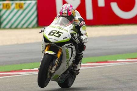 Jonathan Rea gana una dura pugna en la segunda carrera en Misano Adriático