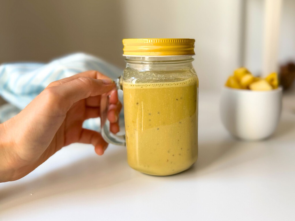 La piña y el té matcha combinan a la perfección en este refrescante batido de verano, sin azúcar añadido