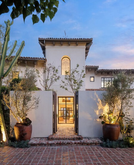Hollywood Star Brad Pitt Has Paid 12 Million For A Renovated Spanish Style House In Los Angeles 5