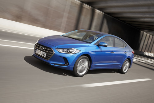 Ahora sí, ahora el Hyundai Elantra tiene un motor diésel para hacer frente a la competencia
