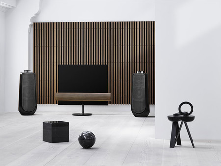 Bang & Olufsen actualiza su televisor OLED BeoVision Eclipse y altavoz Beolab 50 con acabados "Piano Black"