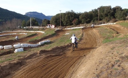 Disfrutando de las motos eléctricas off-road en QuantyaPark (I)