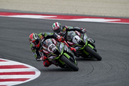 Tom Sykes Jonathan Rea Kawasaki