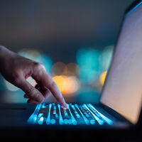 Big Brother corporativo? Monitoramento excessivo no trabalho vira rotina e causa preocupação em trabalhadores