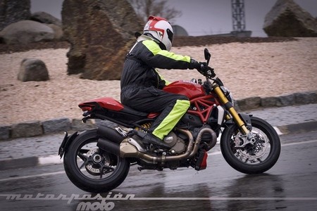 Ducati Monster 1200 S