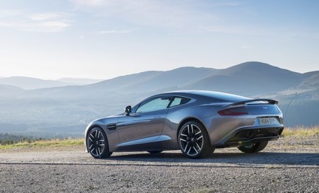 aston-martin-vanquish-2014-tungsten-silver-650-02.jpg
