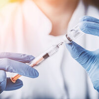 Un padre vacunado contra la Covid reduce el riesgo de infección de su pareja e hijos convivientes en más de un 30 por ciento