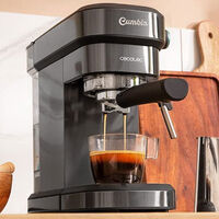 Si no te gustan las cápsulas de café, esta cafetera manual de Cecotec es para ti: personaliza tus espressos y lattes por menos de 100 euros 
